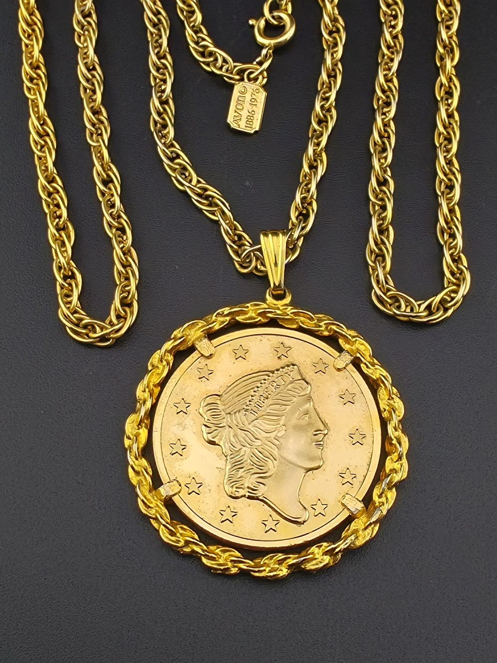 Vintage 1976 Avon Bicentennial Coin Pendant Necklace